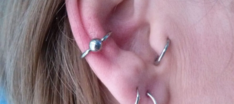 Advierten que el acero quirúrgico de los piercings podría no ser lo que parece