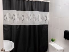 Cortinas de baño: Cómo mantenerlas limpias y libres de hongos