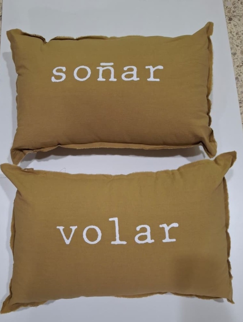 almohadones decorativos, alfombras y cortinas para el hogar en carlos habelrih, productos para ambientes modernos y funcionales