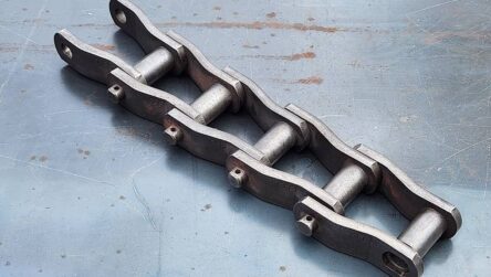 cangilones plasticos y cadenas industriales fabricados por cadenas metalplas para transportadores de materiales a granel