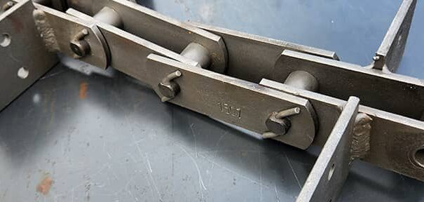 cadenas industriales metalicas utilizadas en maquinaria y sistemas de transporte para procesos productivos