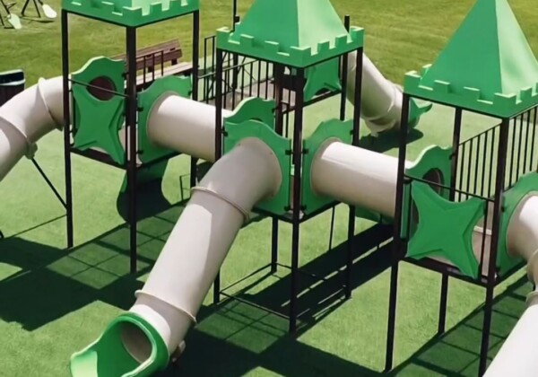 mangrullo infantil con tobogan y juegos integrados para plazas, jardines y espacios recreativos infantiles
