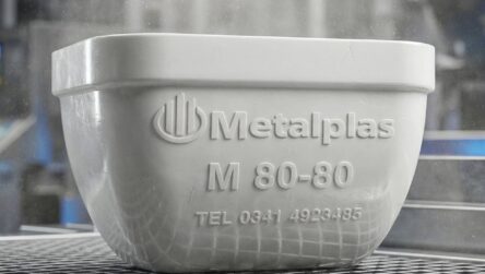 Cangilon plastico inyectado Metalplas M 80-80 para elevadores industriales de materiales a granel, resistente a la corrosion y de alta durabilidad