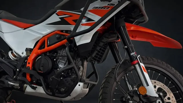 Accesorios clave para la KTM Adventure 390 R: protección, carga y confort en cada. Fotografía editorial relacionada con accesorios KTM Adventure 390 R. publicada en Novedades Web