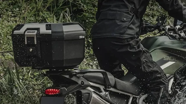 Baúles SHAD: más espacio y comodidad para viajar en moto con estilo y seguridad. Fotografía editorial relacionada con baúles SHAD para moto. publicada en Novedades Web