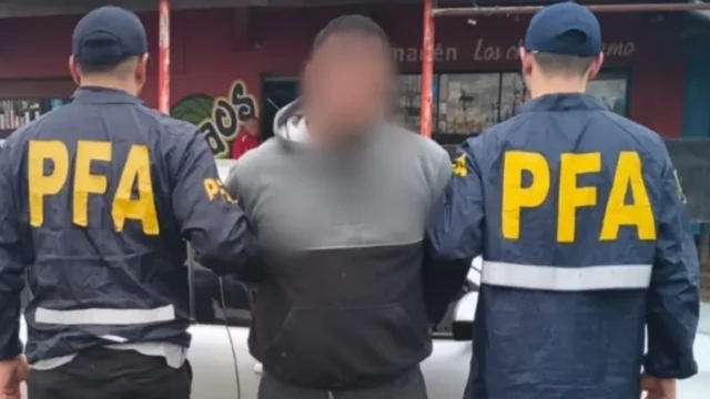 Detienen en Merlo a un albañil acusado de abusar de menores durante diez años. Fotografía editorial relacionada con Detienen Merlo albañil acusado abusar. publicada en Novedades We