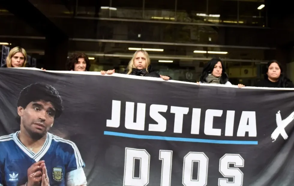 El asistente de Maradona declaró y aseguró que los médicos buscaban protagonismo. Imagen destacada sobre asistente de Maradona. publicada en Novedades Web