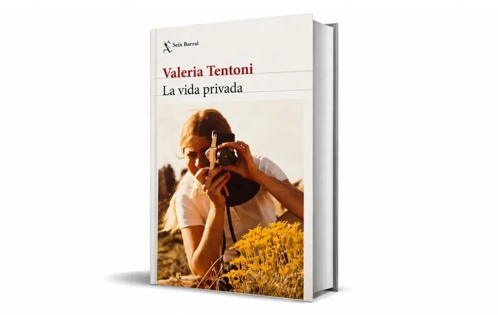 La vida privada”: la nueva novela de Valeria Tentoni que desdibuja los límite. Fotografía editorial relacionada con La vida privada Valeria Tentoni. publicada en Novedades Web
