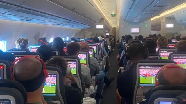 Mundial 2026: una final vivida en pleno vuelo entre cánticos y emoción argentina. Fotografía editorial relacionada con Mundial 2026 vuelo argentino. publicada en Novedades Web