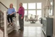 Silla para escaleras: 5 razones para mejorar la accesibilidad del hogar. Imagen destacada sobre silla para escaleras. publicada en Novedades Web