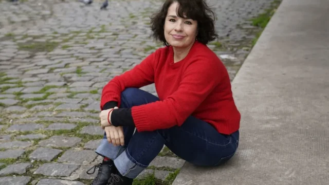 Betina González: la literatura como defensa de la sensibilidad. Fotografía editorial relacionada con literatura como educación. publicada en Novedades Web