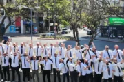 Calvos orgullosos: la tendencia que transforma la pérdida de pelo en identidad. Imagen destacada sobre calvos orgullosos. publicada en Novedades Web