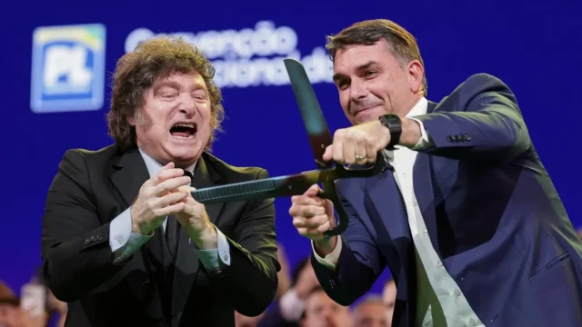 Cristina desafía a Kicillof mientras Milei profundiza su estilo confrontativo. Imagen destacada sobre Cristina desafía a Kicillof. publicada en Novedades Web