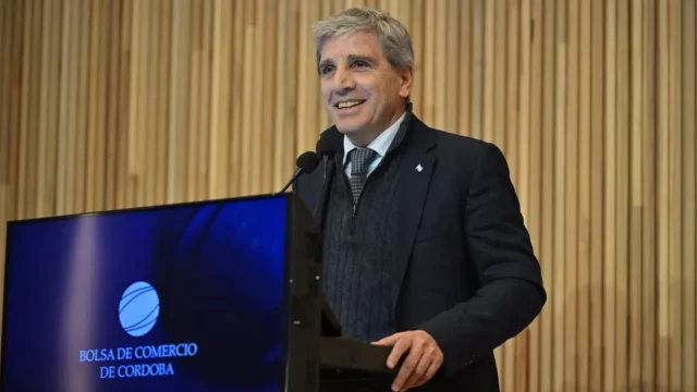 Dólar y plan de Milei: la advertencia de Caputo que inquietó a los bancos. Imagen destacada sobre dólar y plan de Milei. publicada en Novedades Web