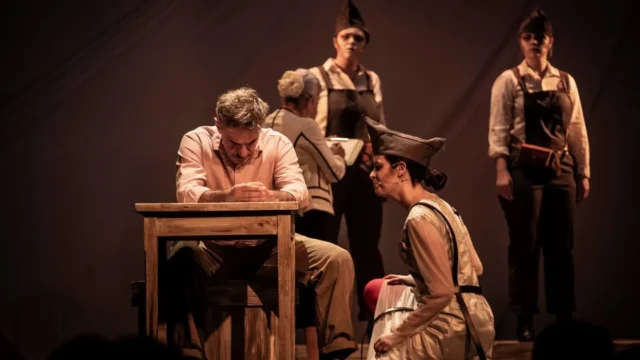 El héroe musical sorprende en un teatro escondido de Congreso. Imagen destacada sobre El héroe musical. publicada en Novedades Web