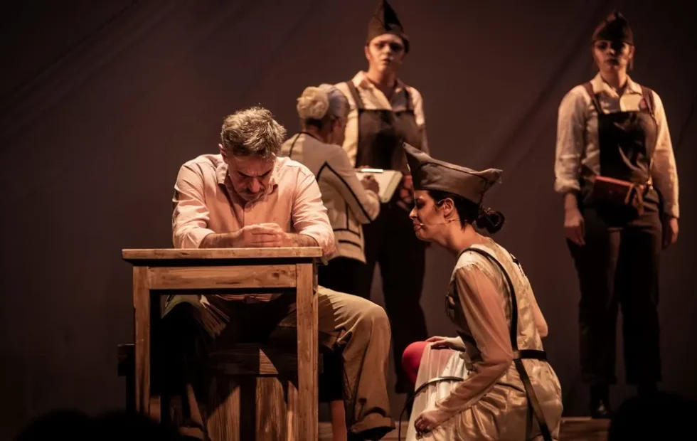 El héroe musical sorprende en un teatro escondido de Congreso. Imagen destacada sobre El héroe musical. publicada en Novedades Web