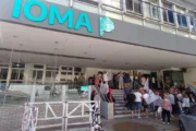 IOMA enfrenta una ola de reclamos por cobertura, deudas y falta de médicos. Fotografía editorial relacionada con crisis de IOMA. publicada en Novedades Web