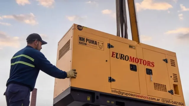 Izaje de grupos electrógenos con grúa: cómo instalar energía en altura. Imagen destacada sobre izaje de grupos electrógenos. publicada en Novedades Web