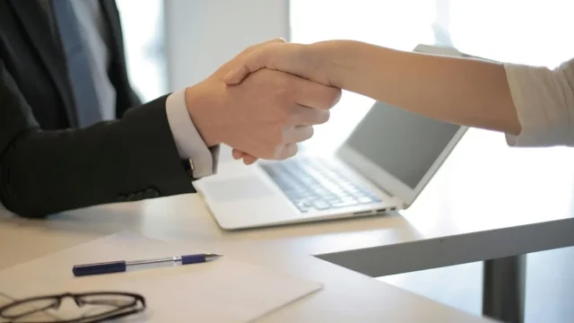 ¿La inteligencia artificial generativa es una burbuja financiera?. Imagen destacada sobre inteligencia artificial generativa. publicada en Novedades Web