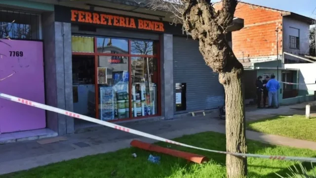 Motochorros asesinaron a un ferretero durante un asalto en Mar del Plata. Fotografía editorial relacionada con ferretero asesinado en Mar del Plata. publicada en Novedades Web