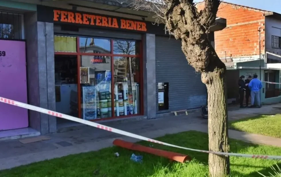 Motochorros asesinaron a un ferretero durante un asalto en Mar del Plata. Fotografía editorial relacionada con ferretero asesinado en Mar del Plata. publicada en Novedades Web