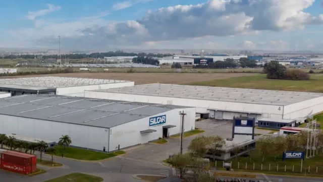Nave logística en Rosario: Alvear ofrece 14.000 m² con alquiler flexible. Imagen destacada sobre nave logística en Rosario. publicada en Novedades Web