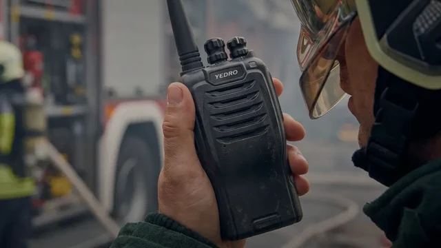 Radios para bomberos y emergencias: cómo elegir equipos confiables. Imagen destacada sobre radios para bomberos. publicada en Novedades Web