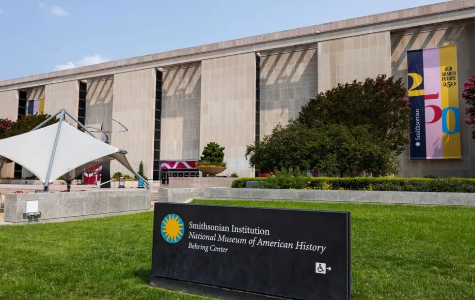 Trump ordena advertir sobre un supuesto sesgo ideológico en un museo. Imagen destacada sobre sesgo ideológico en un museo. publicada en Novedades Web