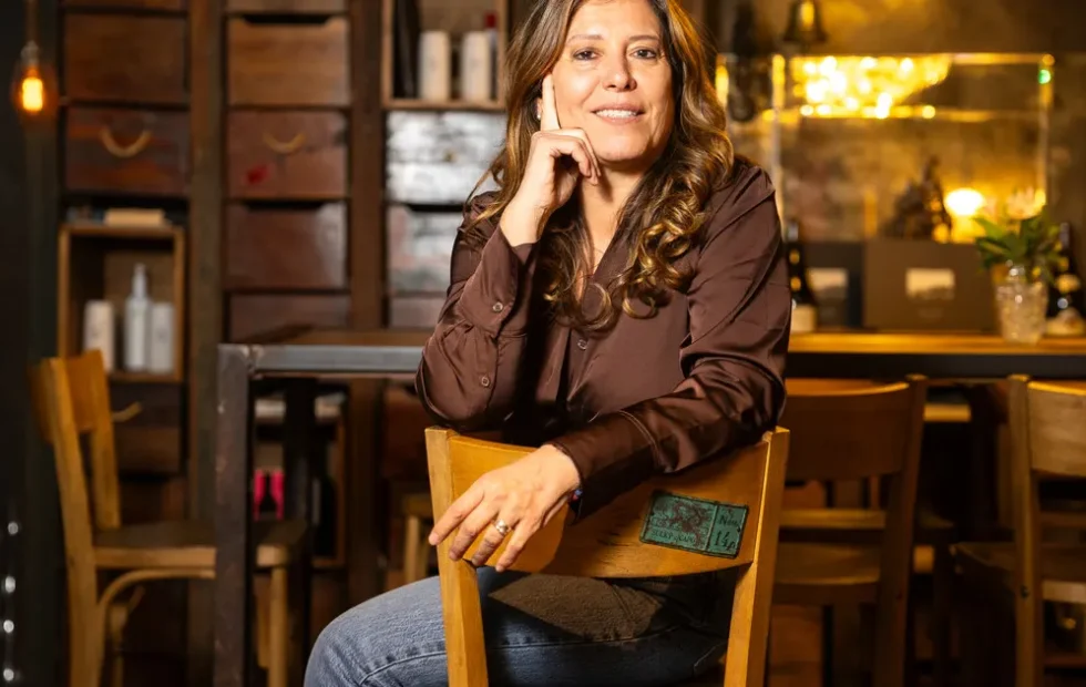 Viviana Rivero presenta Ellas, relatos sobre mujeres que vuelven a empezar. Fotografía editorial relacionada con relatos de Viviana Rivero. publicada en Novedades Web