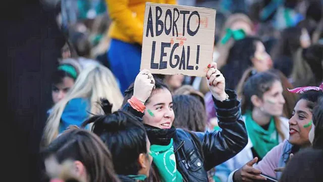 Aborto legal: habrá una jornada informativa en la Plaza San Martín de Rosario. Fotografía editorial relacionada con aborto legal en Rosario. publicada en Novedades Web