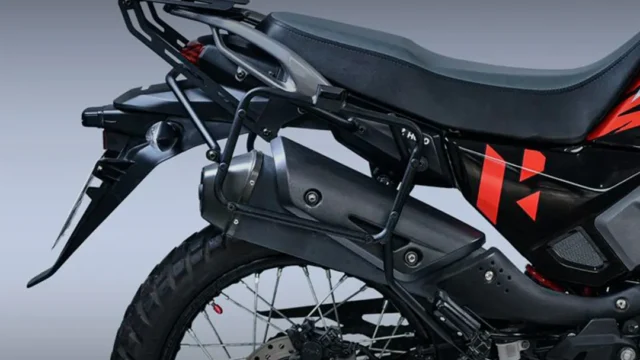 Baúles laterales en moto: cómo elegir soportes compatibles. Imagen destacada sobre baúles laterales en moto. publicada en Novedades Web