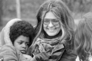 Gloria Steinem: de infiltrarse en Playboy a fundar la revista Ms. Fotografía editorial relacionada con vida de Gloria Steinem. publicada en Novedades Web
