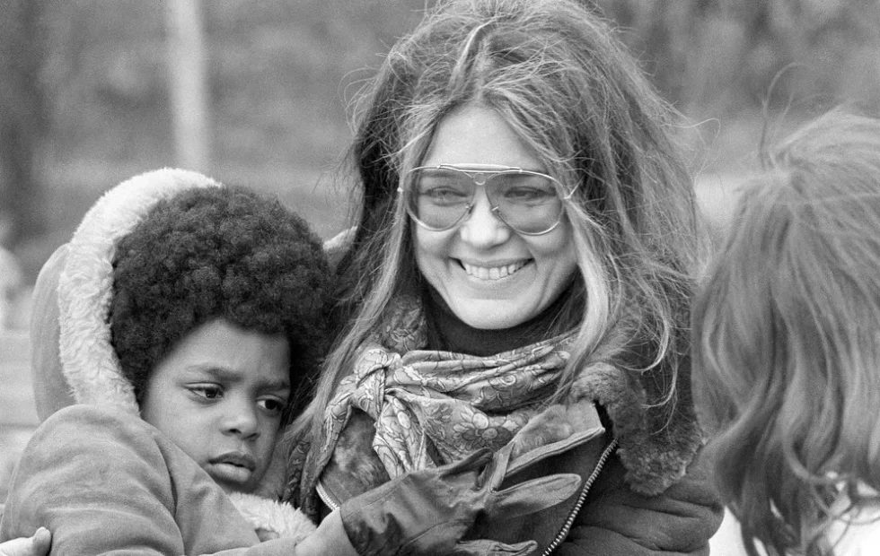 Gloria Steinem: de infiltrarse en Playboy a fundar la revista Ms. Fotografía editorial relacionada con vida de Gloria Steinem. publicada en Novedades Web