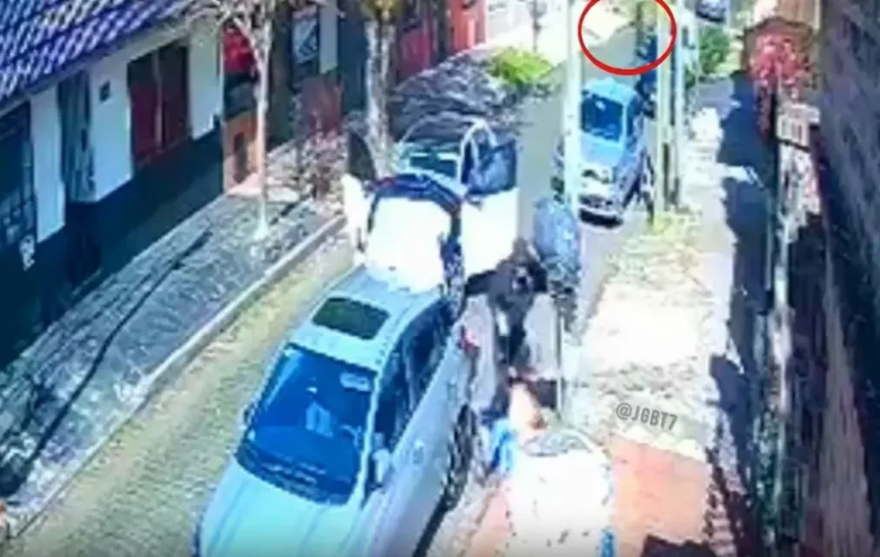 Robo de auto en Lanús: visitaban a su madre de 90 años y fueron atacados. Imagen destacada sobre robo de auto en Lanús. publicada en Novedades Web