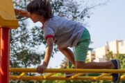 Actividad física infantil: más deporte organizado, menos movimiento diario. Imagen destacada sobre actividad física infantil. publicada en Novedades Web