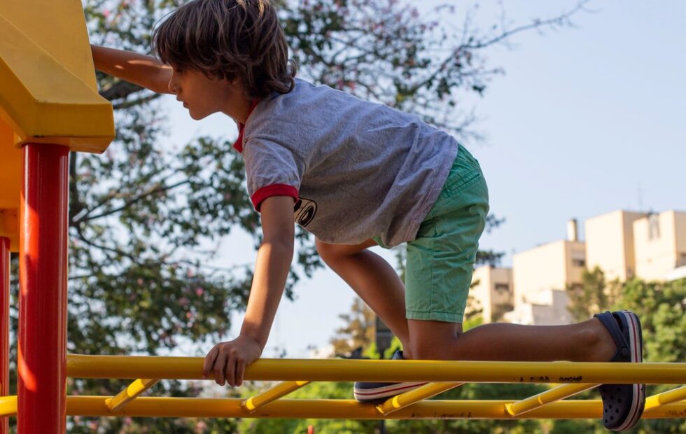 Actividad física infantil: más deporte organizado, menos movimiento diario. Imagen destacada sobre actividad física infantil. publicada en Novedades Web