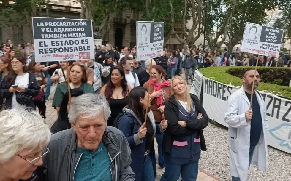 Amsafé Rosario marchó por Nancy Godoy y reclamó mejoras educativas. Fotografía editorial relacionada con movilización de Amsafé Rosario. publicada en Novedades Web