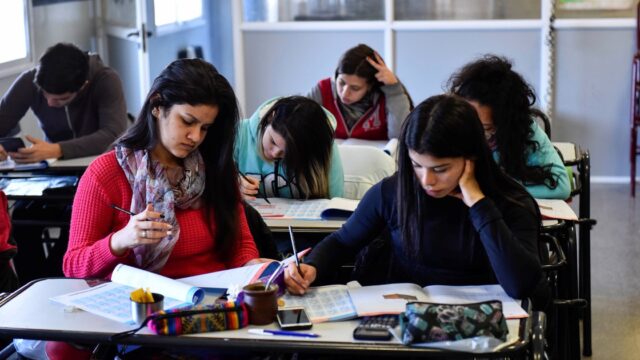 Argentina y Brasil: dos maneras de incluir en la escuela. Fotografía editorial relacionada con Argentina Brasil. publicada en Novedades Web