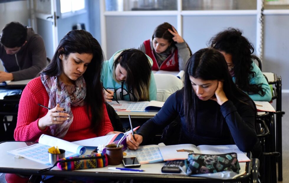 Argentina y Brasil: dos maneras de incluir en la escuela. Fotografía editorial relacionada con Argentina Brasil. publicada en Novedades Web