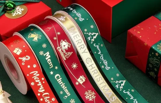 Cintas navideñas: ideas para decorar regalos, hogares y emprendimientos. Imagen destacada sobre cintas navideñas. publicada en Novedades Web
