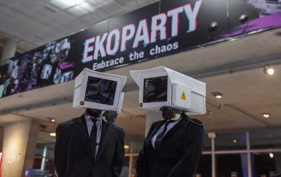 Ekoparty 22 mostró redes sin internet, hardware reciclado y seguridad crítica. Imagen destacada sobre redes sin internet. publicada en Novedades Web