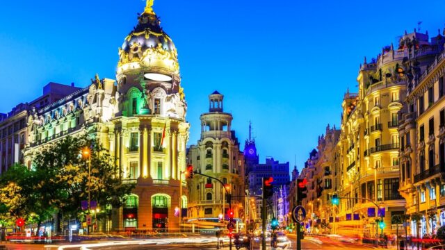 El amor prohibido que se ve desde las azoteas de la Gran Vía. Fotografía editorial relacionada con amor prohibido Gran Vía. publicada en Novedades Web