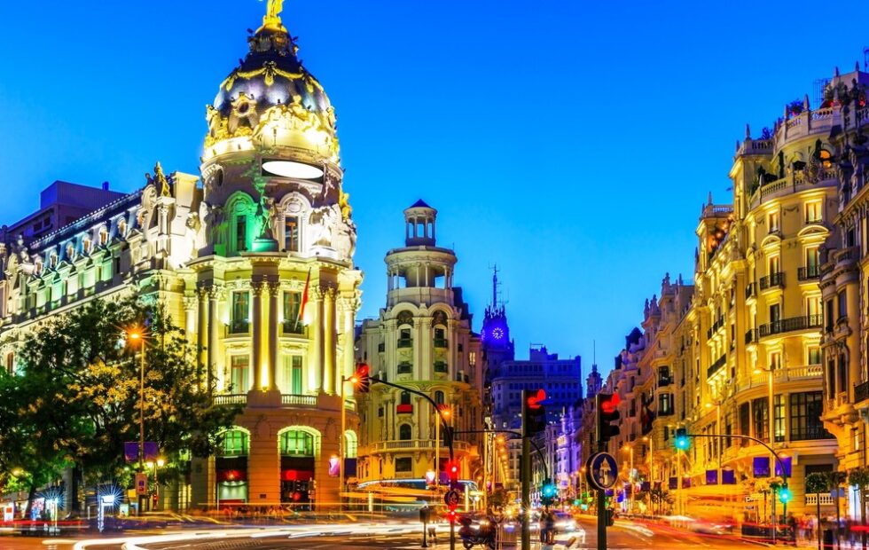 El amor prohibido que se ve desde las azoteas de la Gran Vía. Fotografía editorial relacionada con amor prohibido Gran Vía. publicada en Novedades Web