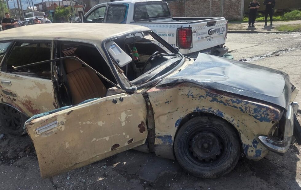 Ingeniero Budge: murió un nene tras un choque durante un seguimiento policial. Fotografía editorial relacionada con choque durante seguimiento policial. publicada en Novedades Web