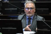 Lewandowski cuestionó a Pullaro por el respaldo a Milei ante la crisis industrial. Fotografía editorial relacionada con crisis industrial de Santa Fe. publicada en Novedades Web