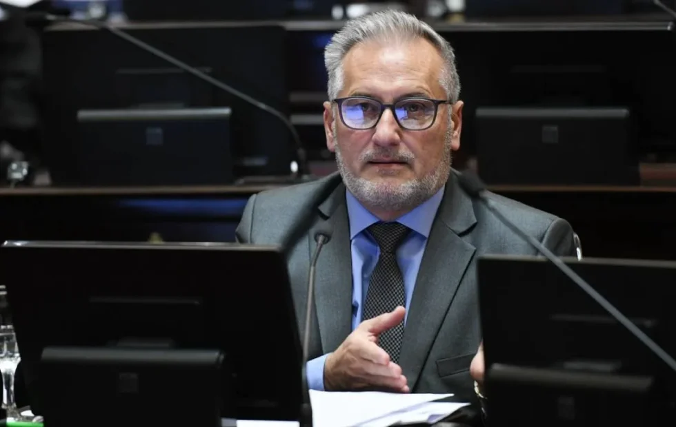 Lewandowski cuestionó a Pullaro por el respaldo a Milei ante la crisis industrial. Fotografía editorial relacionada con crisis industrial de Santa Fe. publicada en Novedades Web