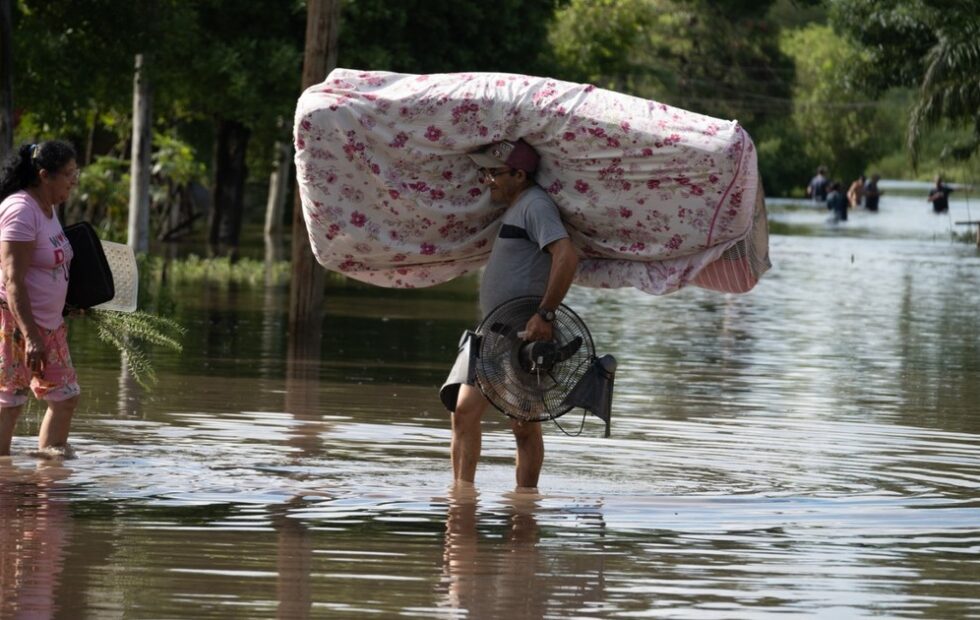 Lluvias extremas en Chile y alerta por el huracán Simón en México. Imagen destacada sobre lluvias extremas en Chile. publicada en Novedades Web