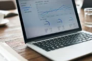 Qué debería entregar un proyecto de SEO durante los primeros 90 días. Fotografía editorial relacionada con primeros 90 días de SEO. publicada en Novedades Web
