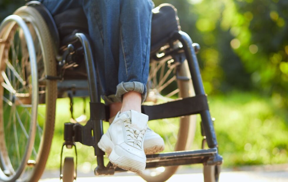 Tecnología accesible: por qué una rampa puede importar más que un exoesqueleto. Imagen destacada sobre tecnología accesible. publicada en Novedades Web