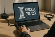 Imagen ilustrativa generada con IA: Una columna cuestiona el criterio de la Corte sobre el Decreto 70/23